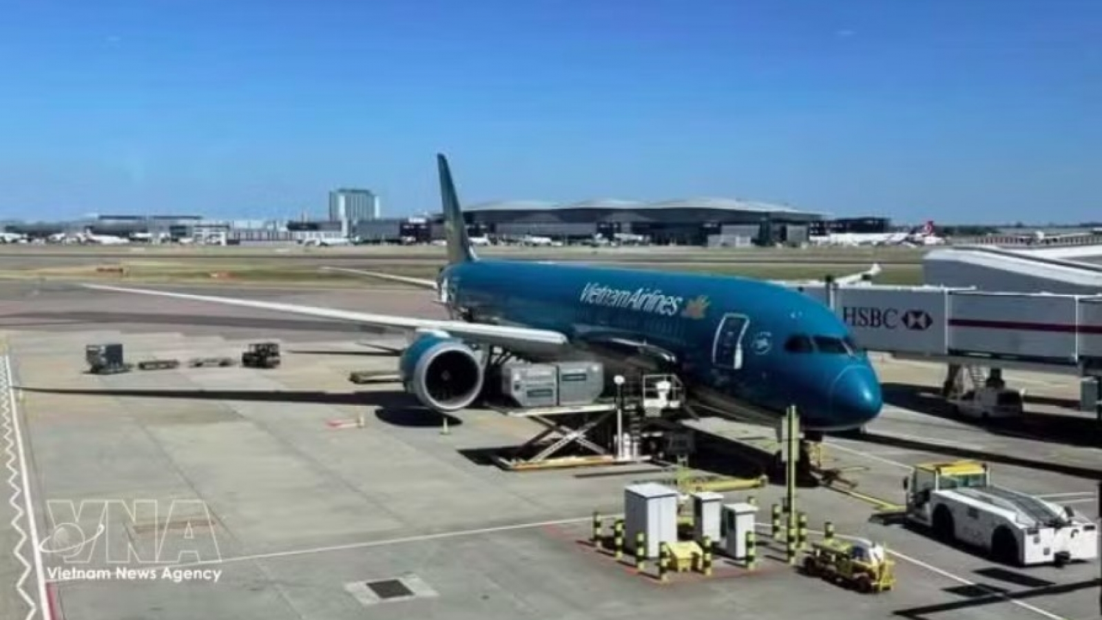 Vietnam Airlines adjusts London-HCM City flight schedules for air traffic control