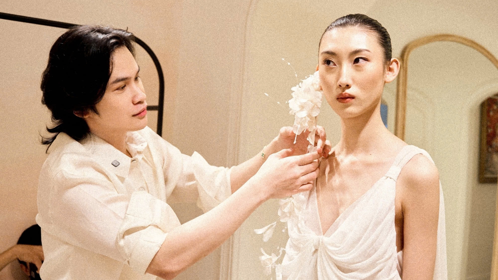 Designer Nguyen Phuc Tuan brings memories of Hue rain to Paris