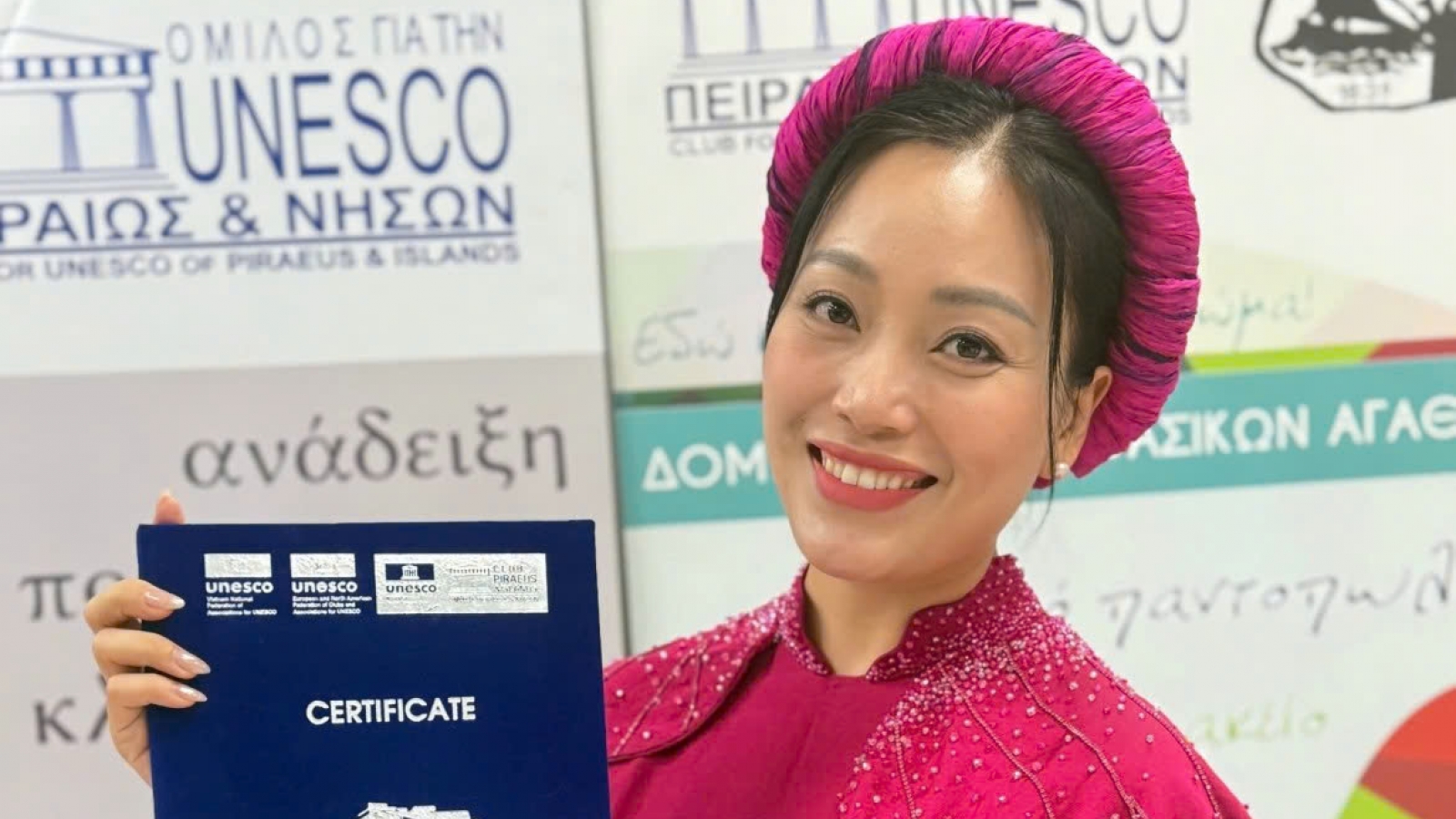 Huyen Trang honoured for promoting folk music at UNESCO awards