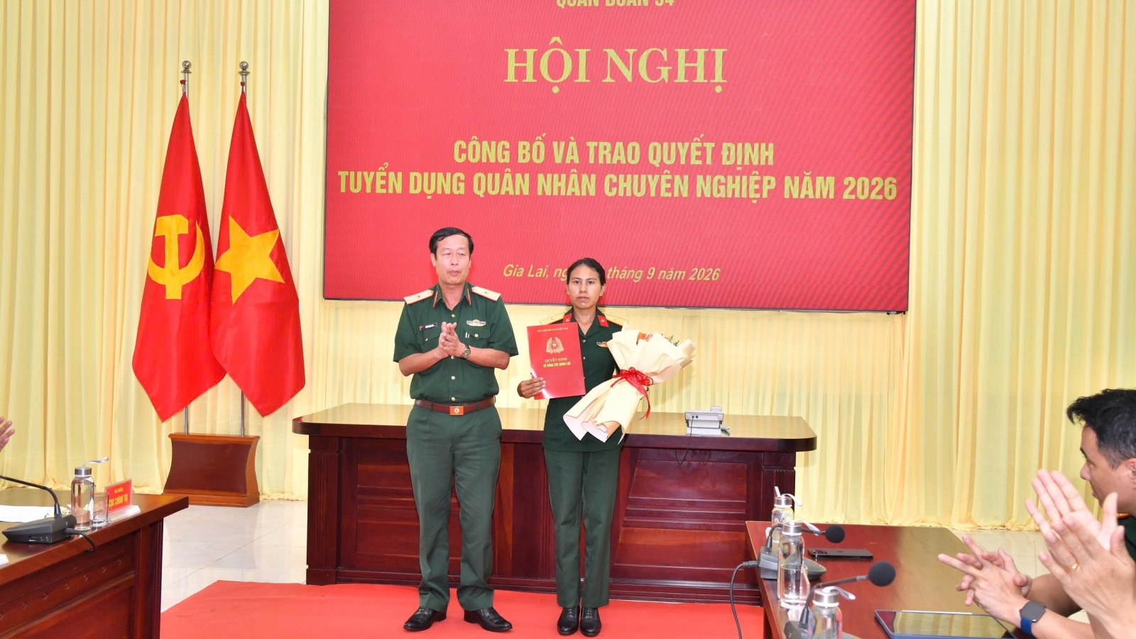 Vợ chiến sĩ quên mình cứu người ở Gia Lai được tuyển làm quân nhân Quân đoàn 34
