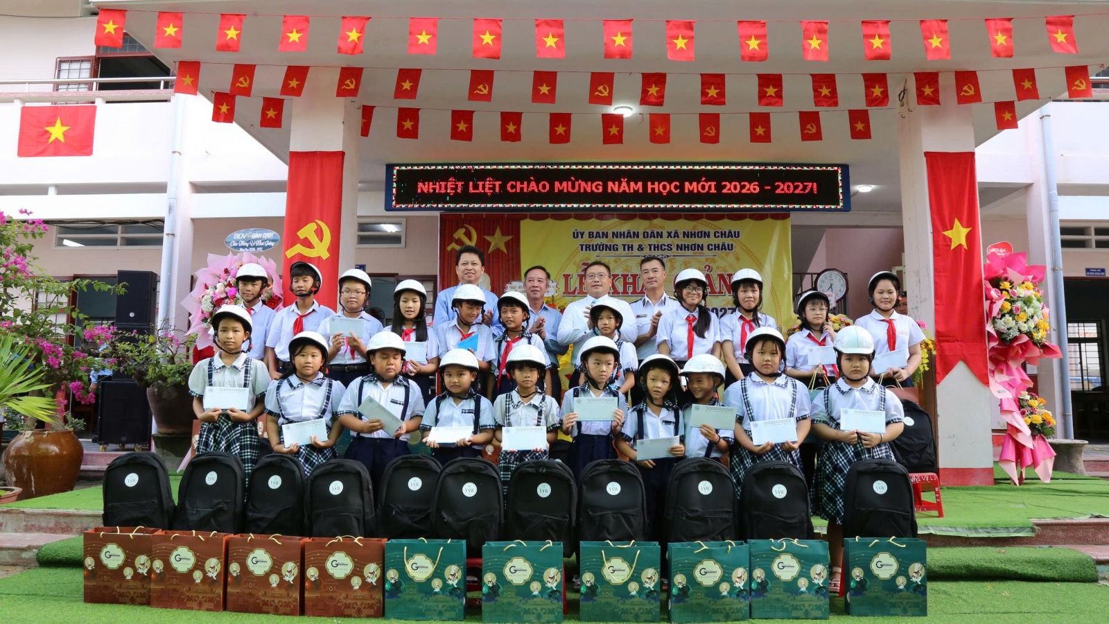 Tiếng trống khai trường rộn vang trên xã đảo Nhơn Châu