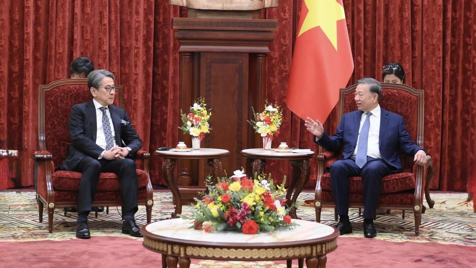 Tổng Bí thư, Chủ tịch nước tiếp Chủ tịch Hội đồng quản trị Ngân hàng JBIC