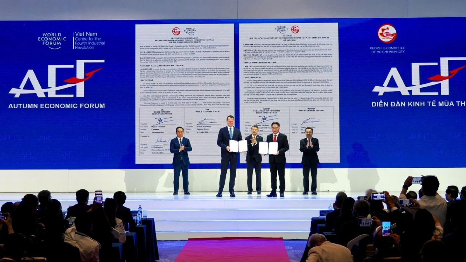 VIFC-HCMC công nhận tư cách thành viên đầu tiên cho 10 công ty holding