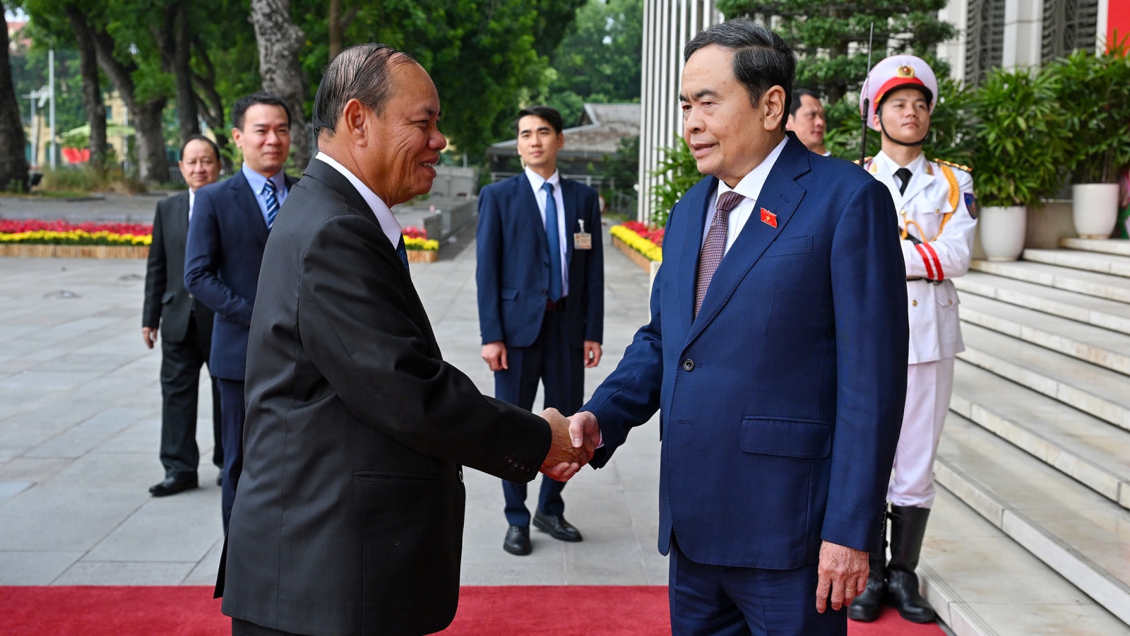 Việt Nam - Lào chia sẻ kinh nghiệm hoàn thiện thể chế phát triển kinh tế