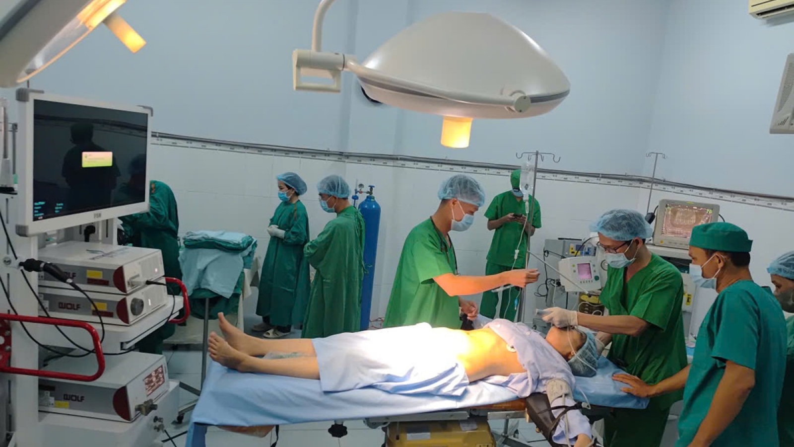 Bệnh nhân Đặc khu Phú Quý lần đầu được mổ nội soi ổ bụng ngay tại đảo