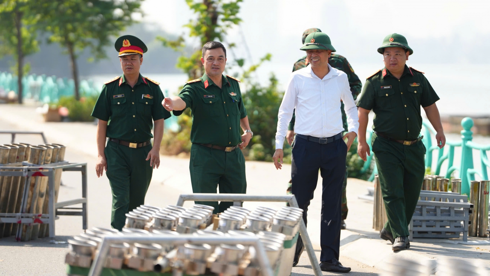 Hà Nội khẩn trương chuẩn bị ba trận địa pháo hoa mừng 72 năm Giải phóng Thủ đô