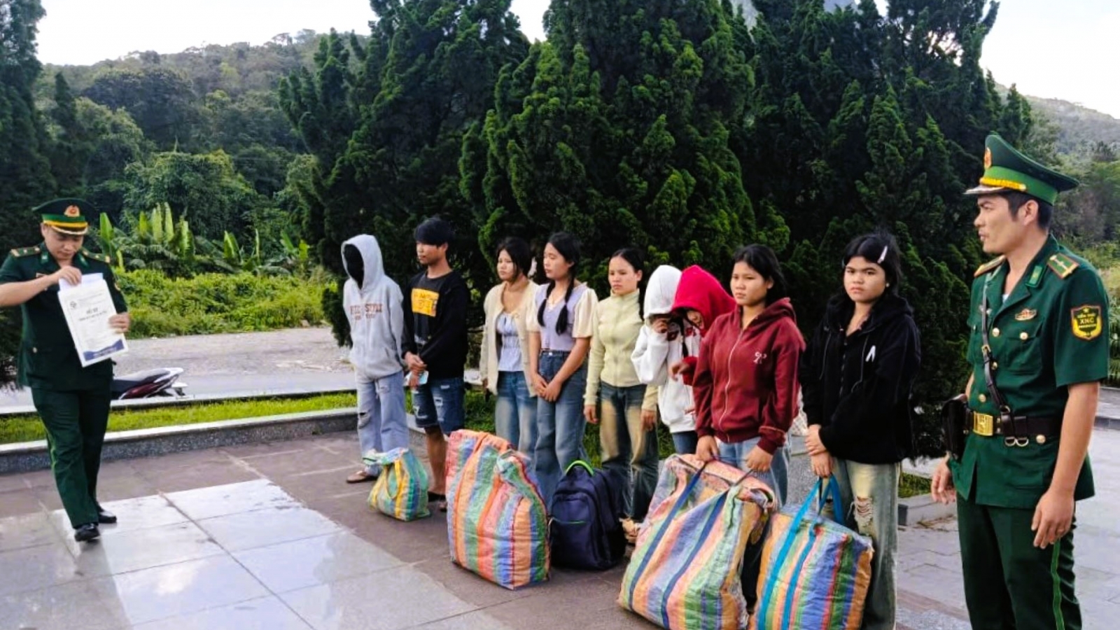Quảng Trị xuất 9 công dân nước ngoài nhập cảnh trái phép