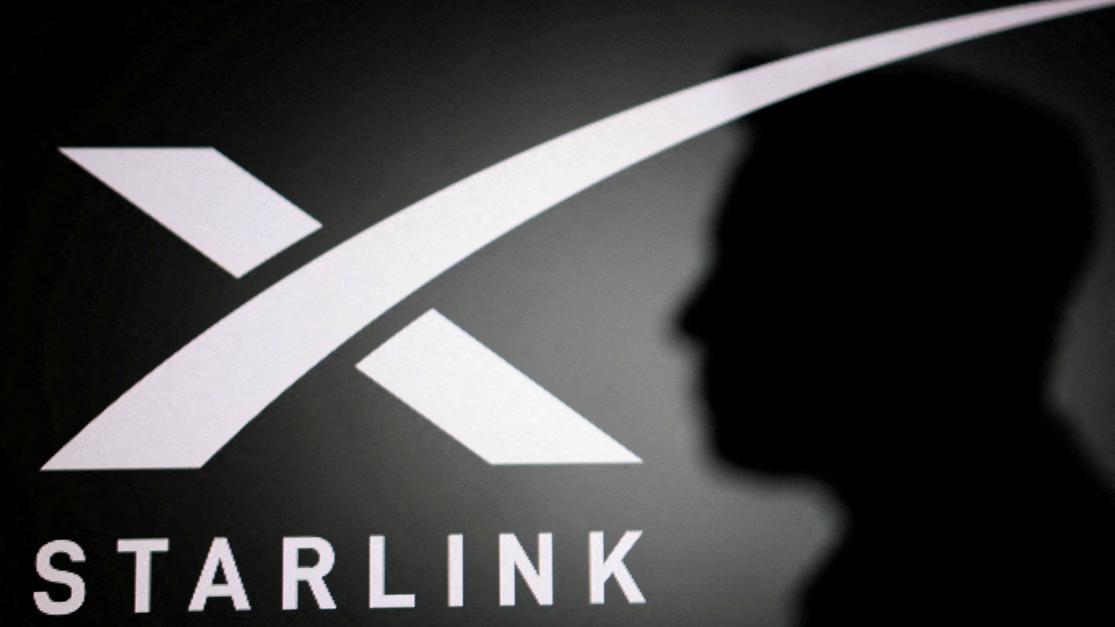 Tỷ phú Elon Musk ra lệnh làm chậm dịch vụ Starlink mà Ukraine sử dụng