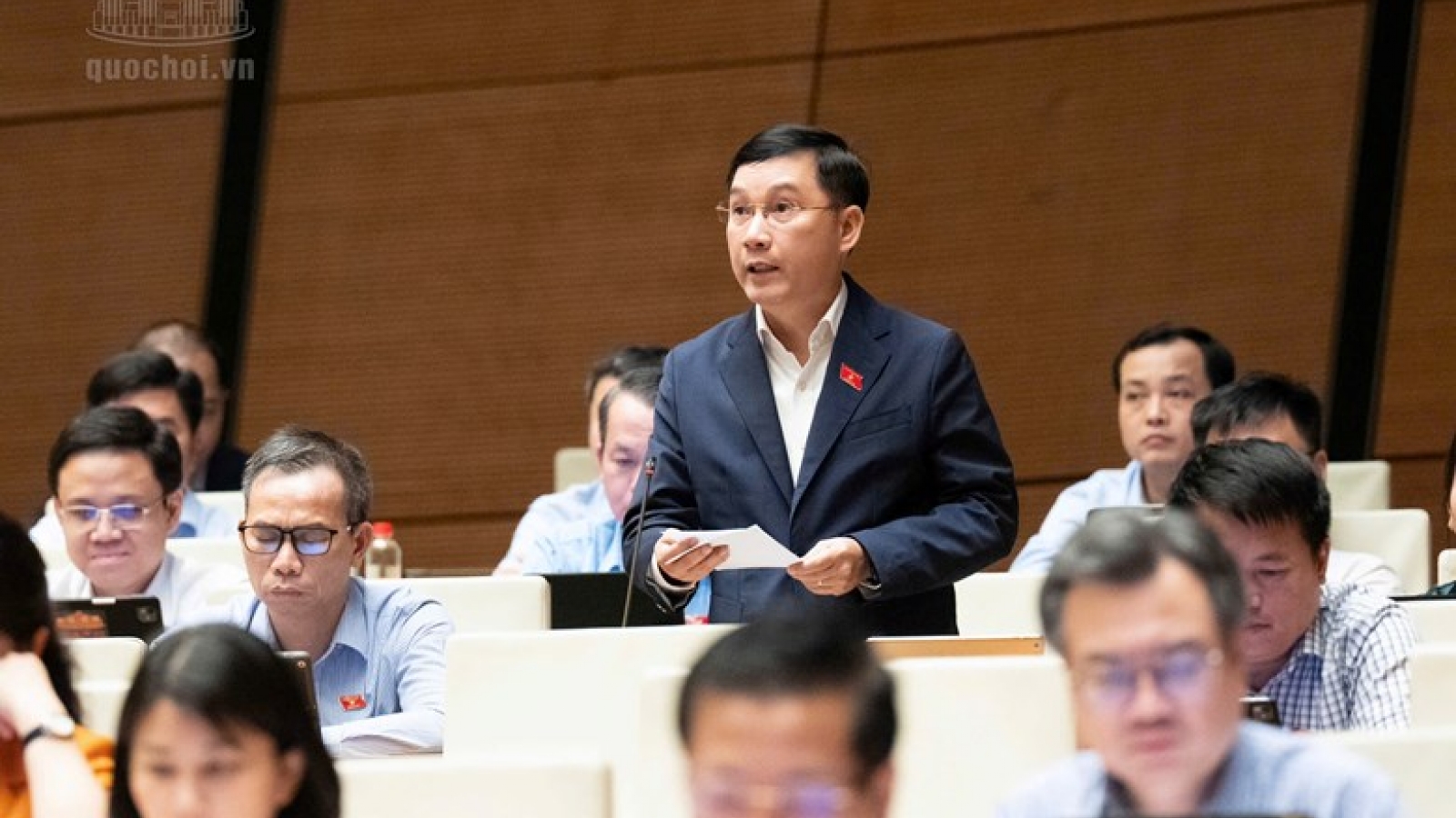 Tiền gửi vượt 11,2 triệu tỷ đồng, dân giữ 500 tấn vàng nhưng kinh tế vẫn khát vốn