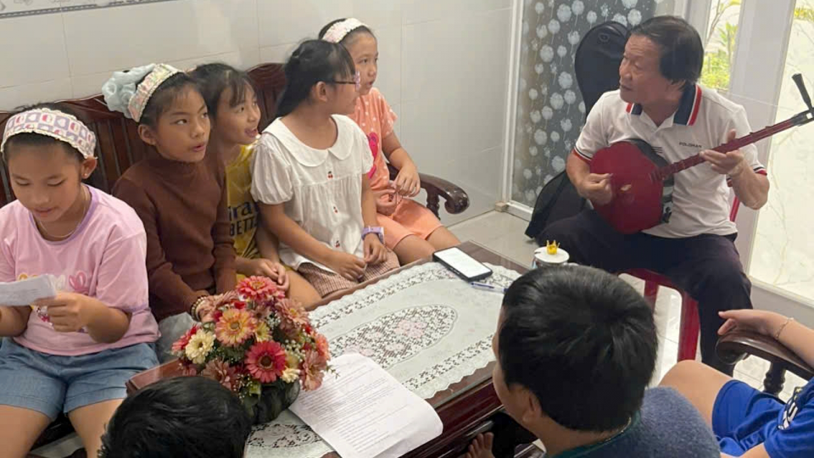 Thanh niên Đắk Lắk tiếp nối nhịp chiêng, điệu dân ca