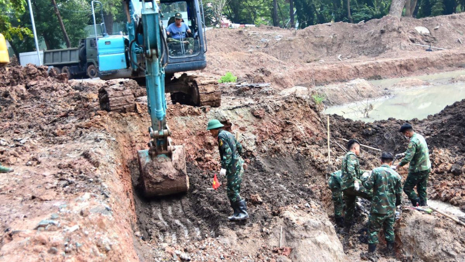 Tiếp tục tìm thấy hài cốt liệt sĩ tại Công viên Lê Thị Riêng