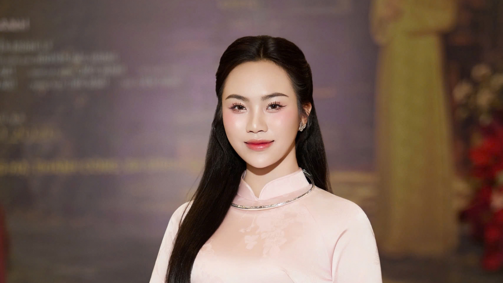 Giải Nhất Tiếng hát Hà Nội 22 tuổi vay tiền bố mẹ, cô giáo để làm album tiền tỷ