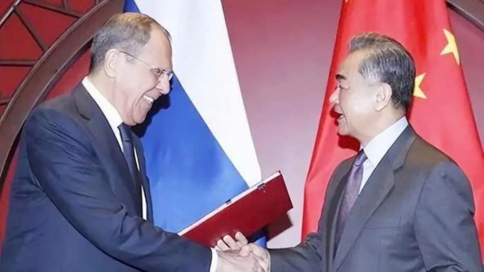 Nga - Trung thúc đẩy hợp tác chiến lược trước thềm Hội nghị cấp cao APEC