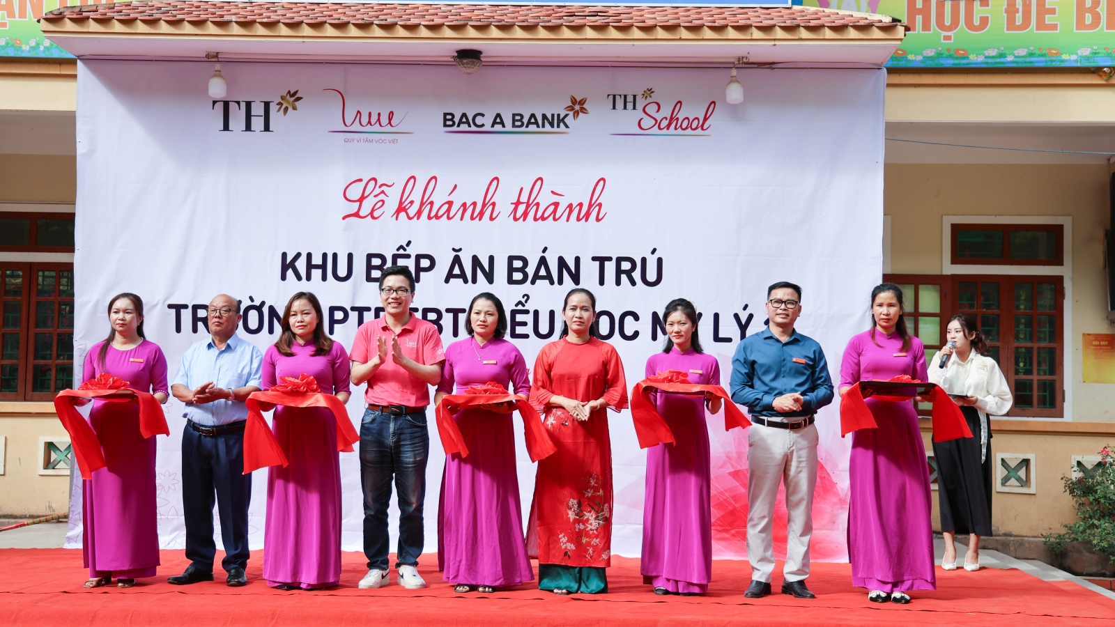 Căn bếp mới và niềm vui của người giữ lửa nơi vùng biên
