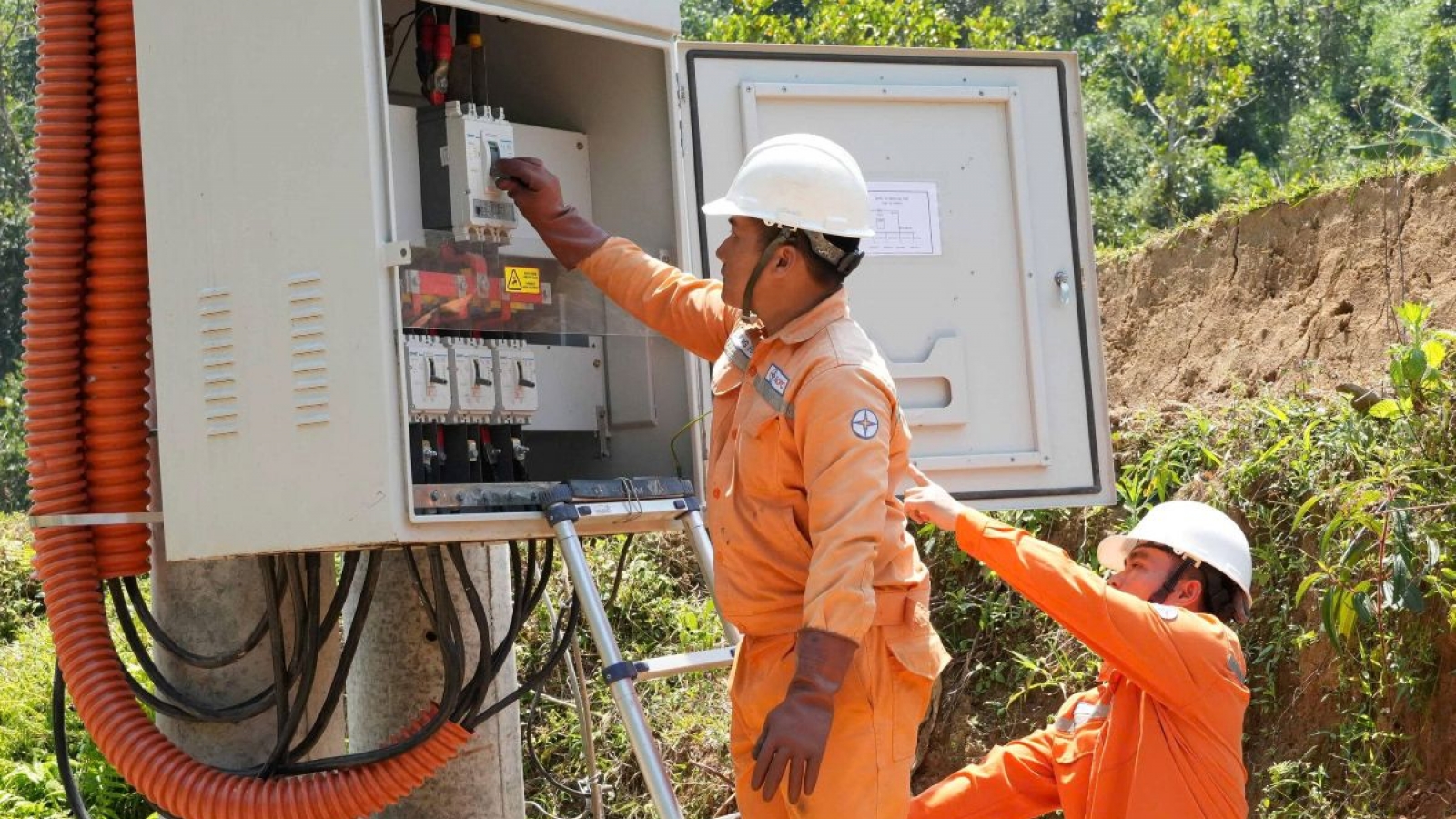 Khơi thông dòng điện, tạo đà bứt phá cho vùng sâu và vùng kinh tế động lực