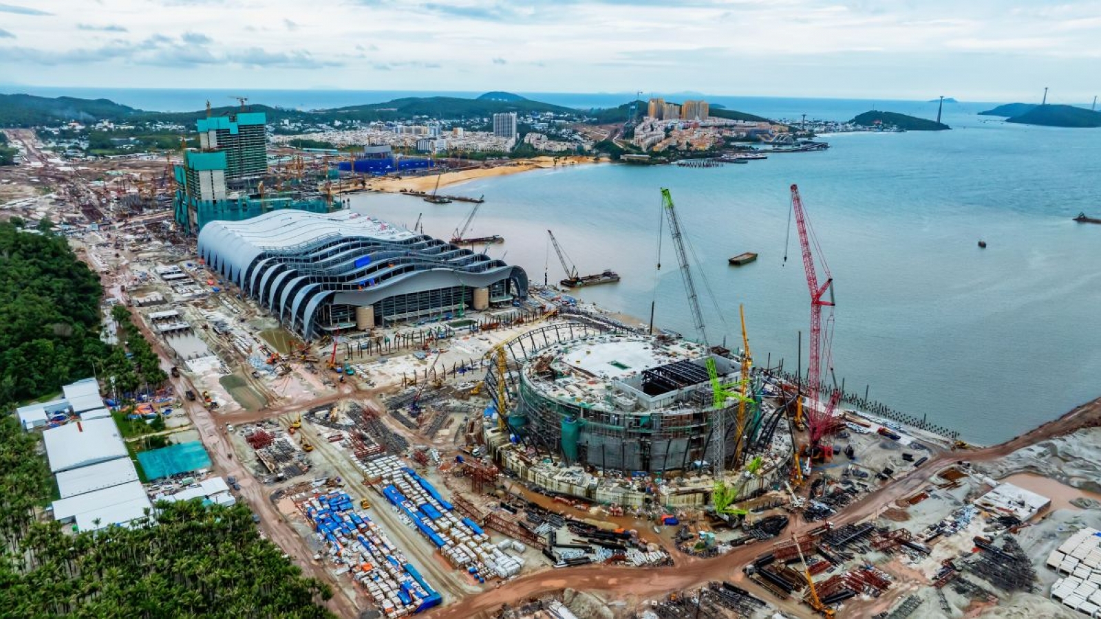 Phía sau cuộc chạy đua tiến độ chưa từng có trên đại công trường APEC Phú Quốc