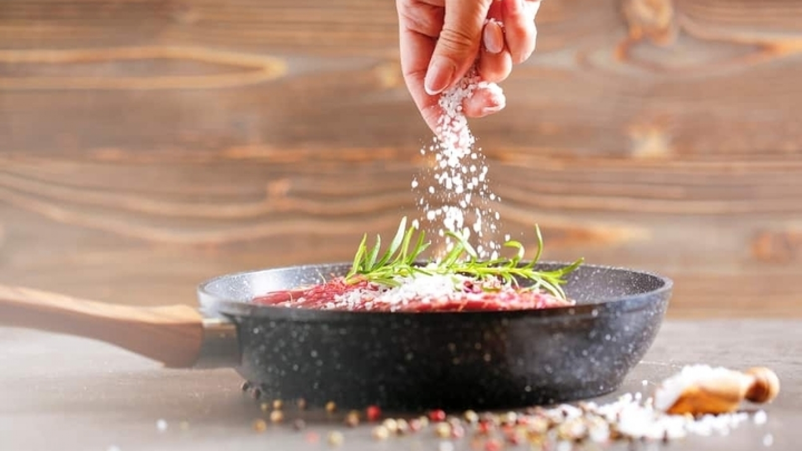 Ăn mặn kéo dài, tim và thận bị ảnh hưởng thế nào?