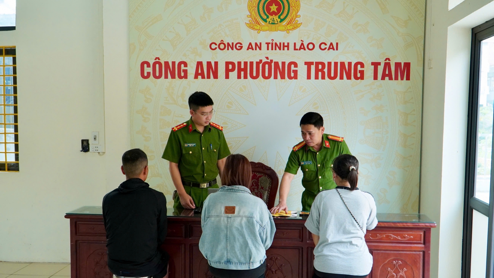 Phát hiện 3 người rao bán vé miễn phí Lễ hội Mường Lò trên mạng xã hội