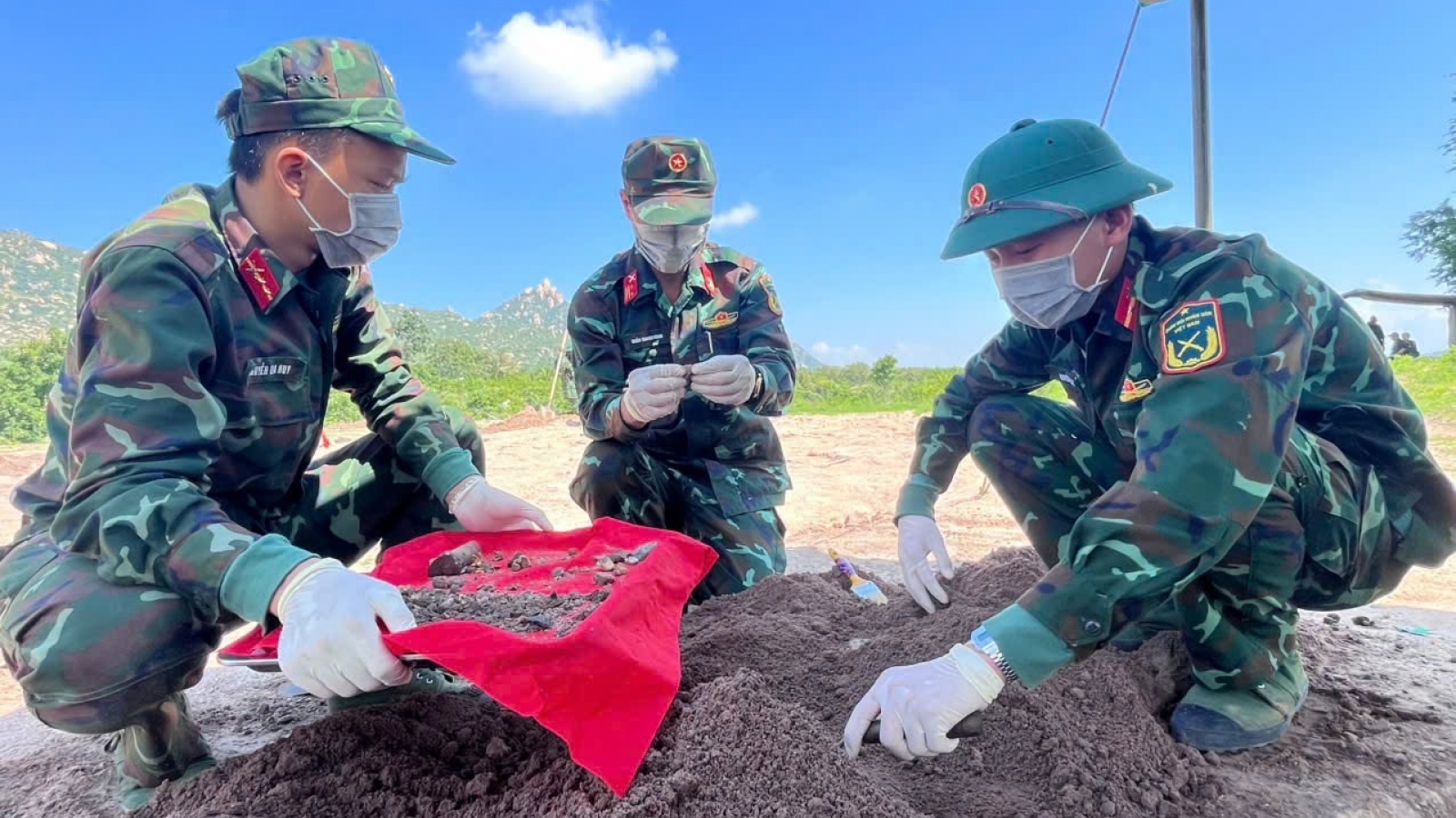 Khánh Hòa tìm kiếm, quy tập 9 hài cốt liệt sĩ tại Phước Dinh