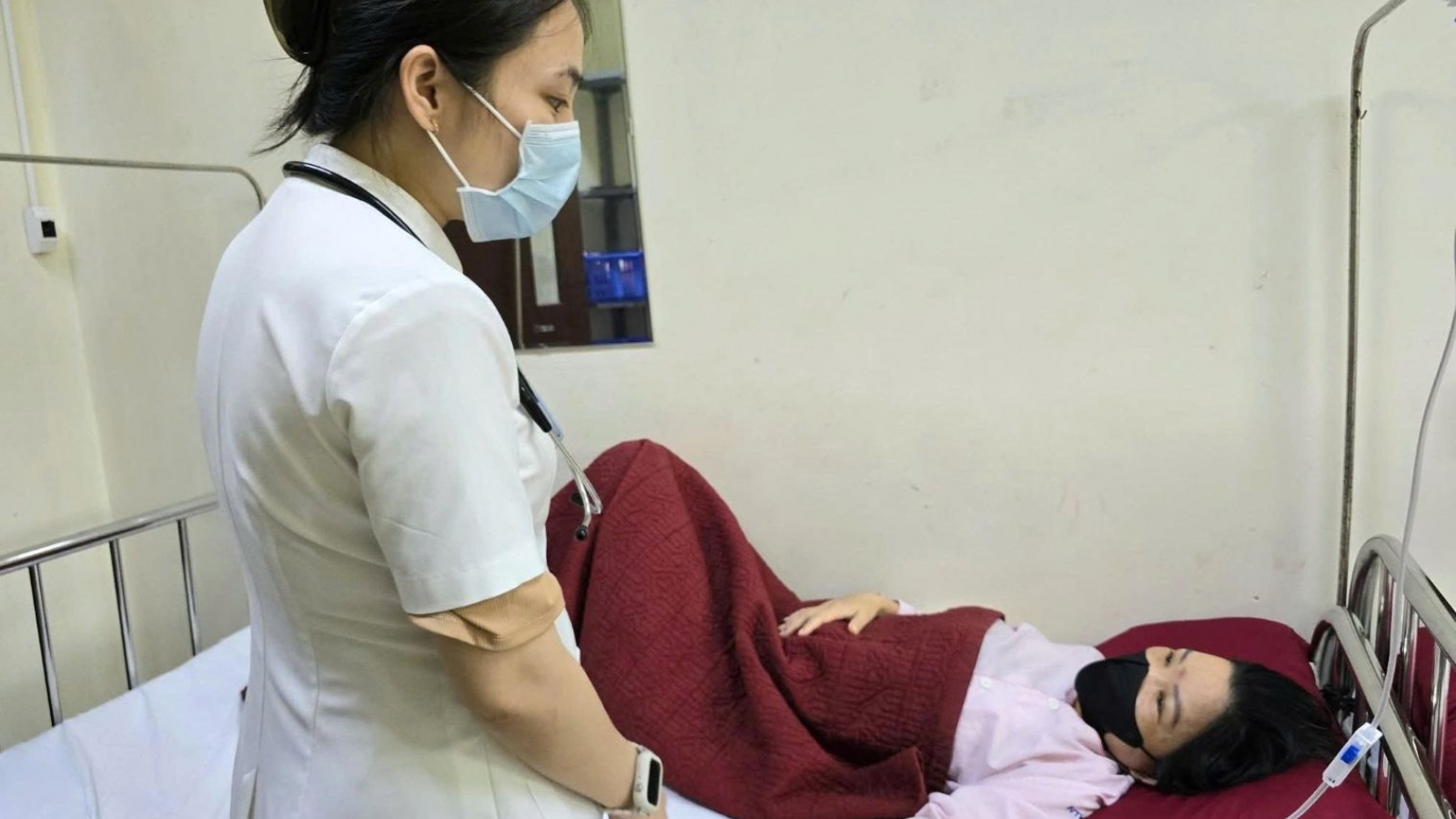 Huế kiểm tra đột xuất bếp ăn tập thể, cơ sở cung cấp suất ăn sẵn
