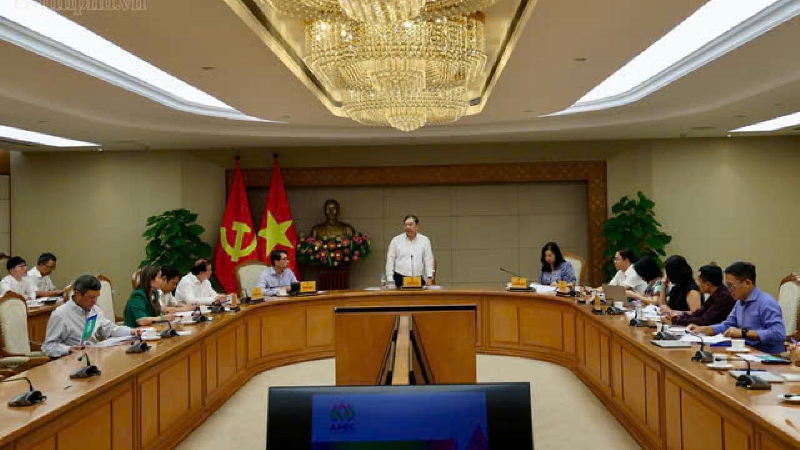Phó Thủ tướng Thường trực Phạm Gia Túc: Khẩn trương hoàn thiện biểu trưng APEC Việt Nam 2027