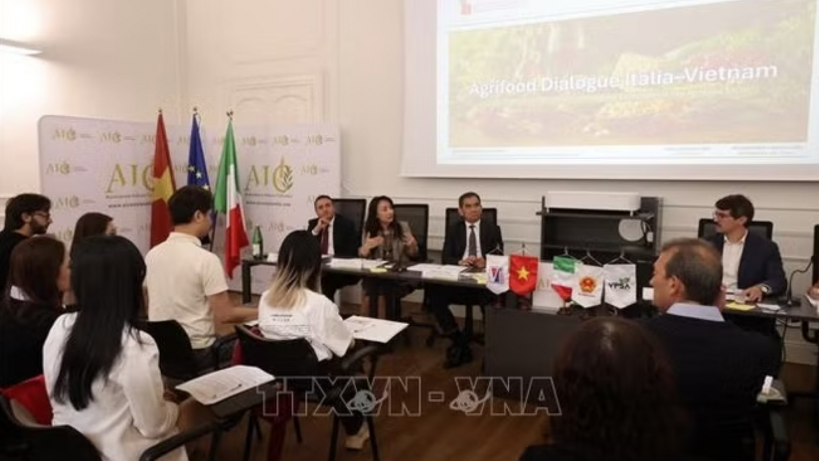 Dialogue seeks direct inroads into Italian market for Vietnamese produce