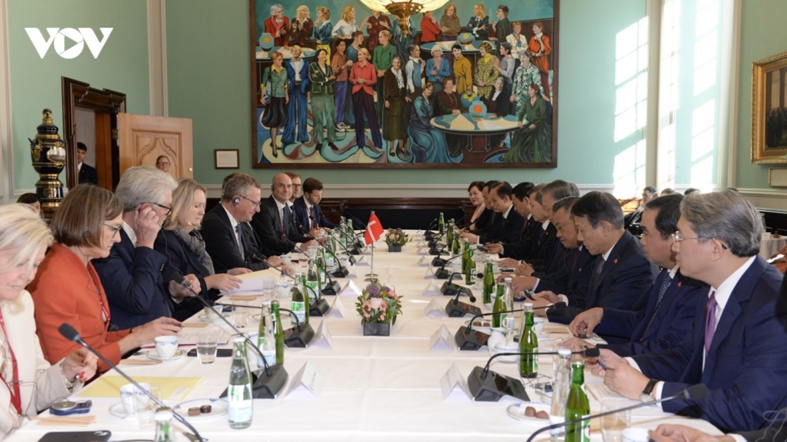Party and State leader of Vietnam meets with Danish Parliament Speaker in Copenhagen