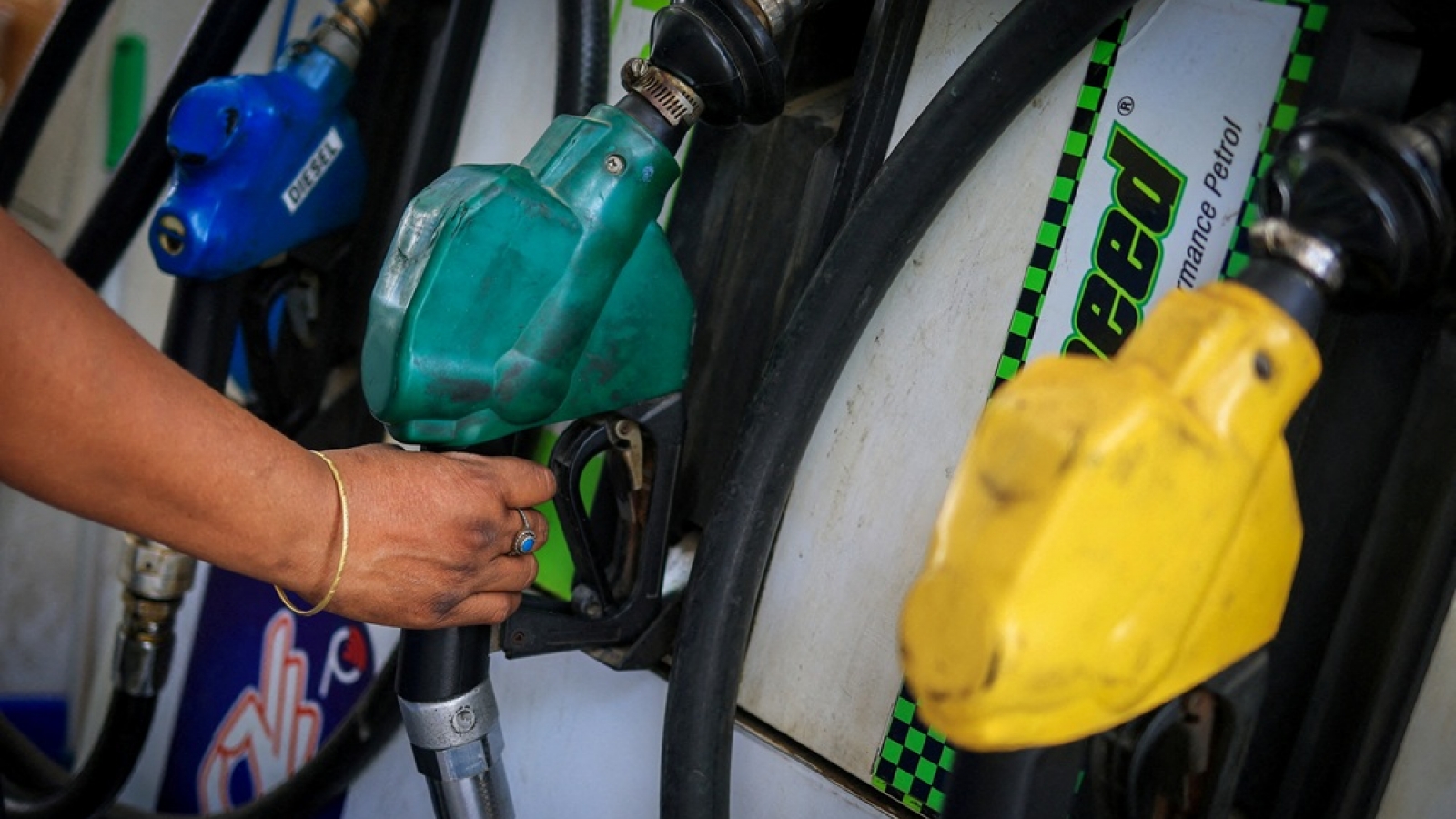 Australia chi bổ sung cao gấp đôi các nước khác để nhập khẩu dầu diesel