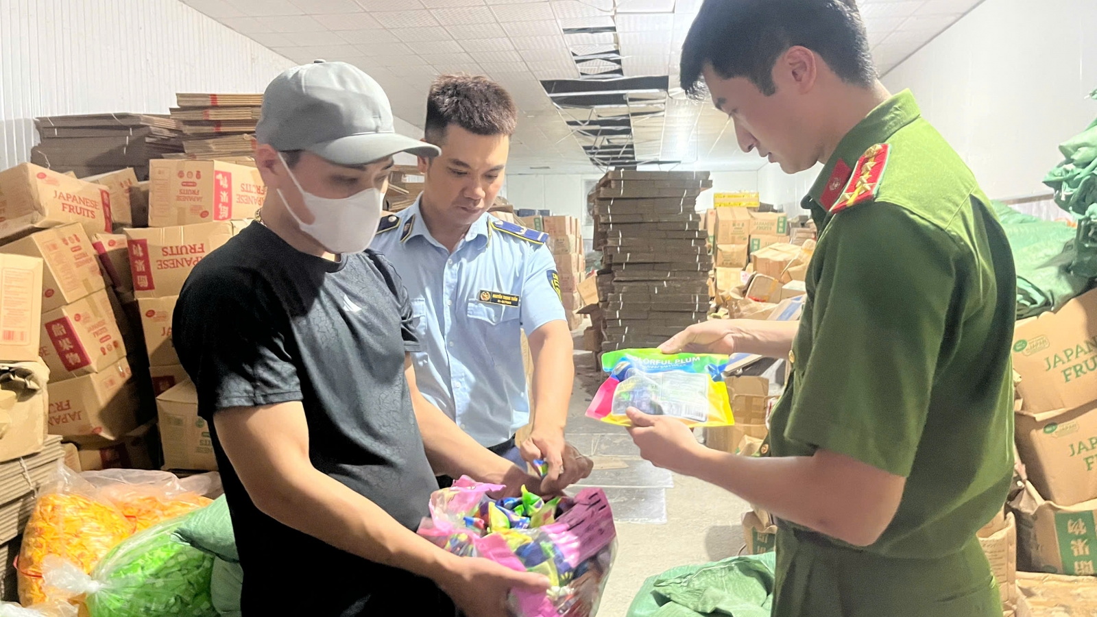 Khởi tố bị can sản xuất, buôn bán hàng giả là thực phẩm, giả mạo nguồn gốc xuất xứ