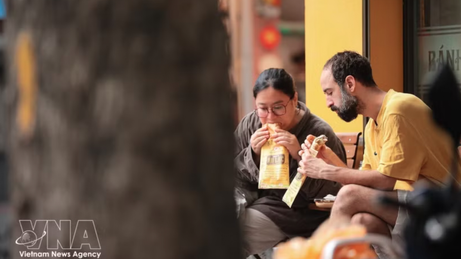 UK magazine spotlights Hanoi food tour starting at 4am