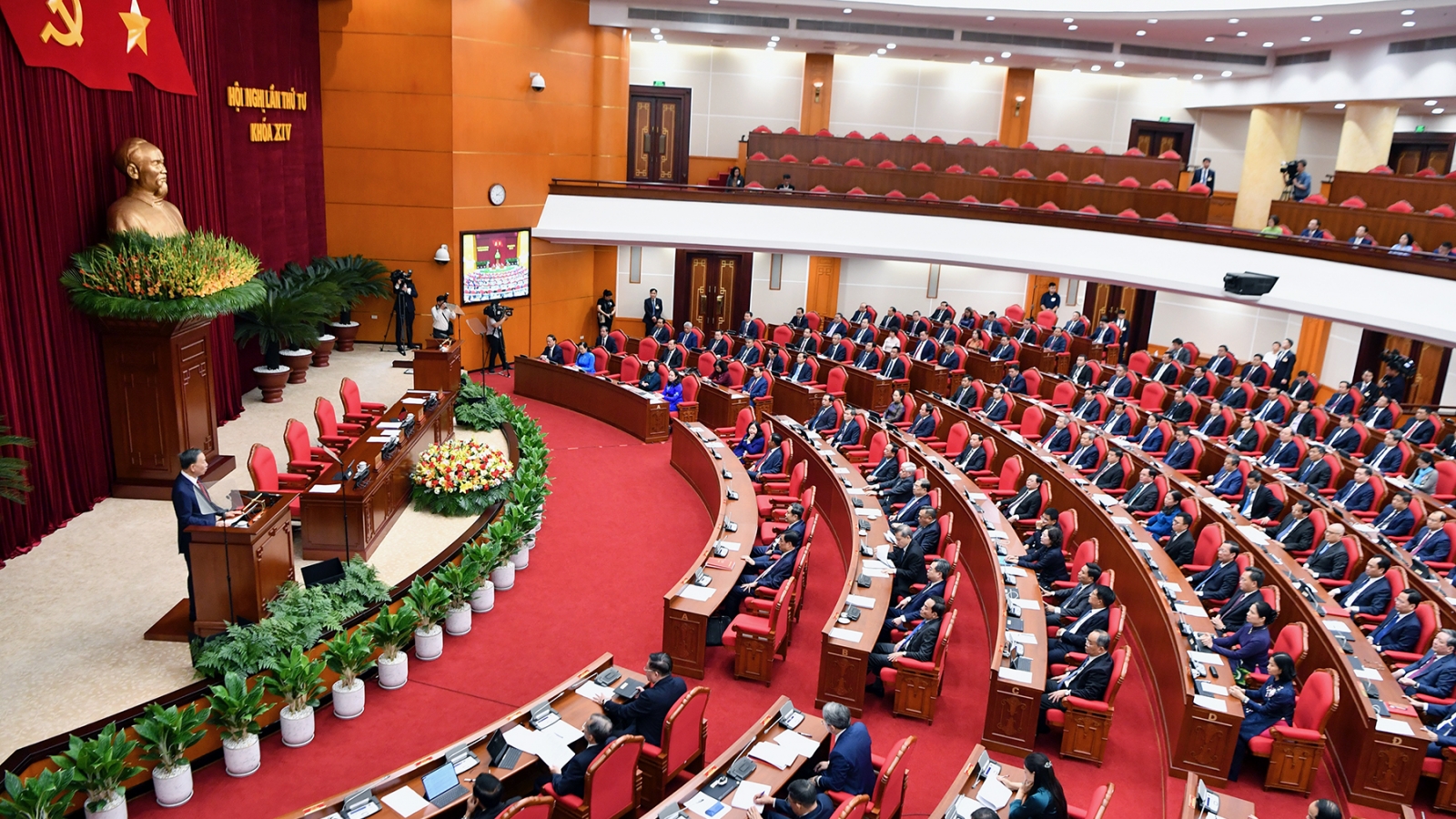 Thông cáo báo chí ngày làm việc thứ tư Hội nghị Trung ương 4, khóa XIV