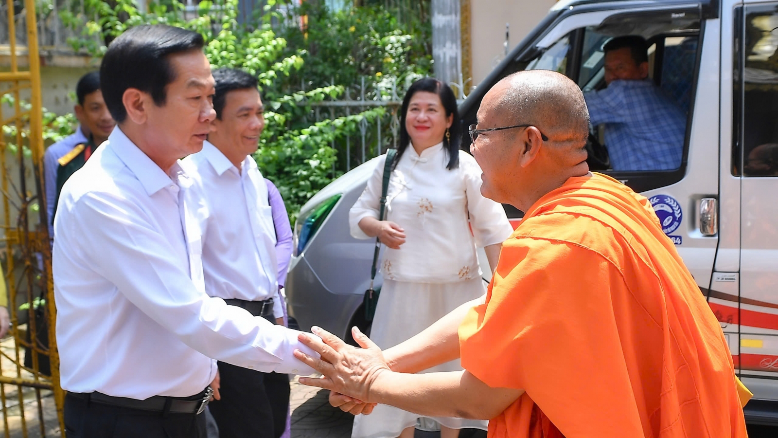 Bí thư Cần Thơ thăm, chúc mừng đồng bào Khmer dịp lễ Sene Dolta