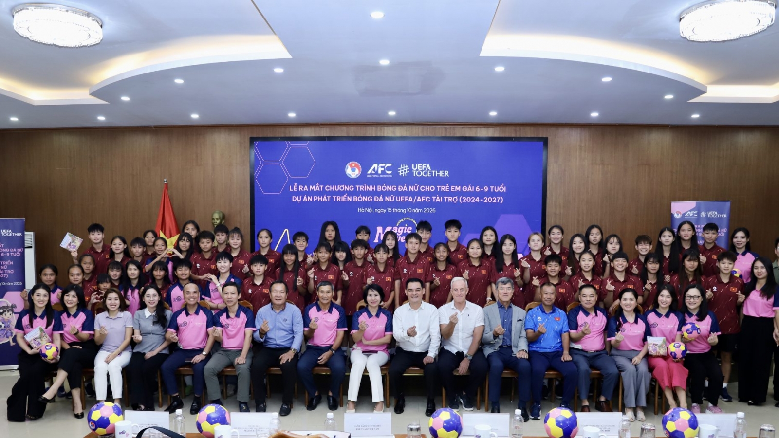 UEFA và AFC triển khai dự án đặc biệt với bóng đá Việt Nam
