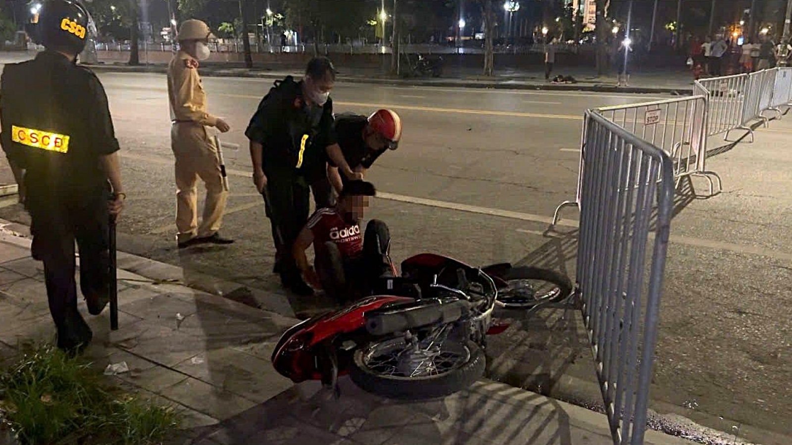Lập biên bản 65 thanh, thiếu niên vi phạm trật tự, an toàn giao thông tại Nghệ An