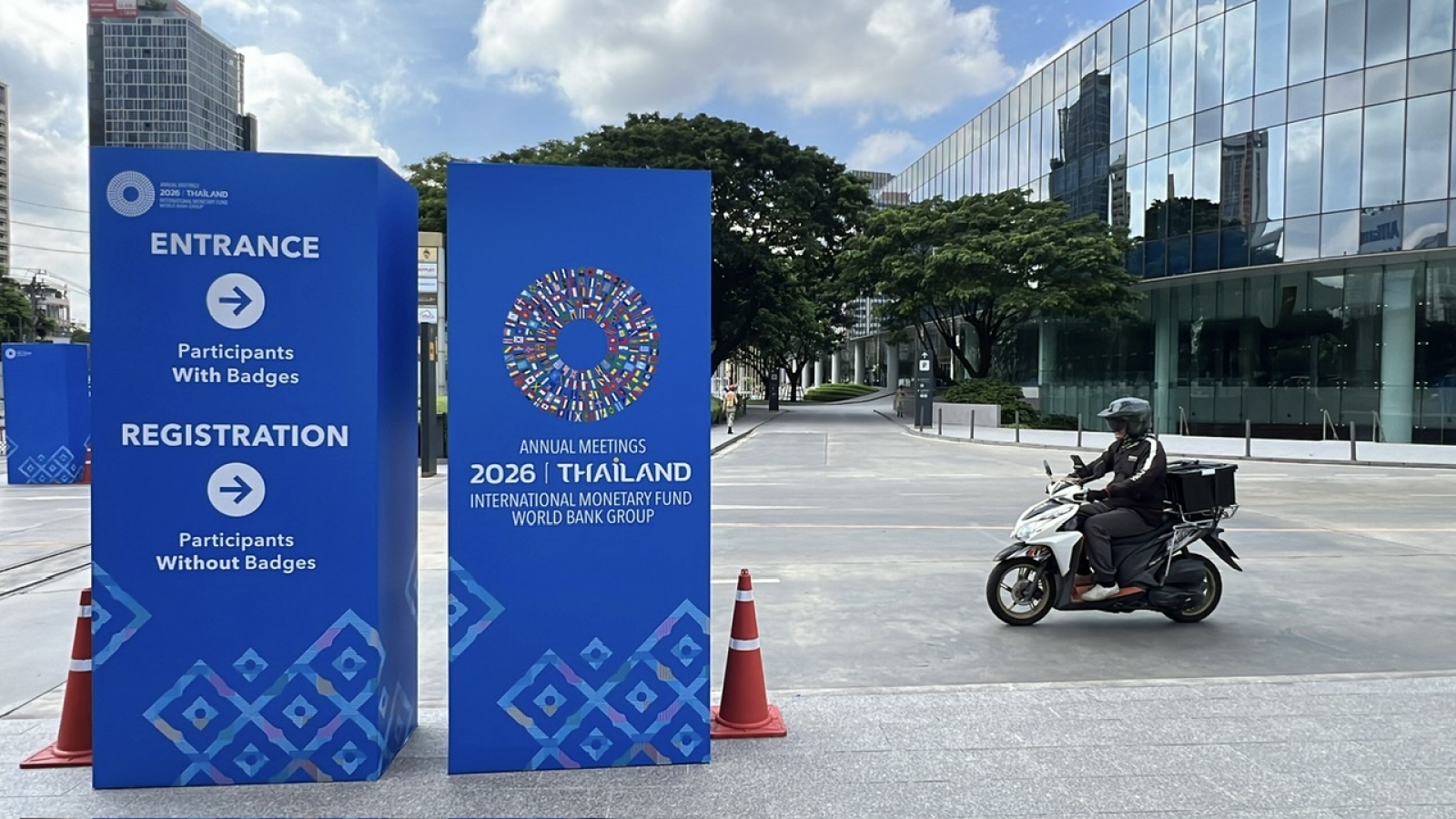 IMF cảnh báo rủi ro từ giá năng lượng, nợ công và làn sóng đầu tư AI