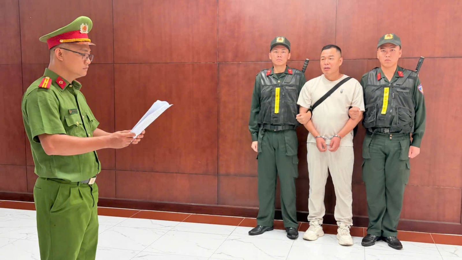 Khởi tố, bắt tạm giam Tôn Bằng - chồng cũ Hằng Du Mục
