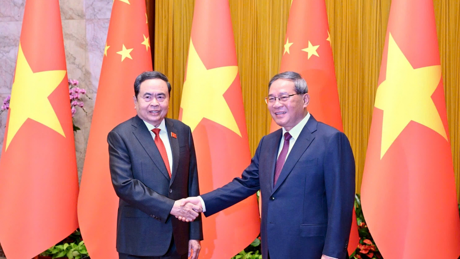 Chủ tịch Quốc hội Trần Thanh Mẫn hội kiến Thủ tướng Trung Quốc Lý Cường