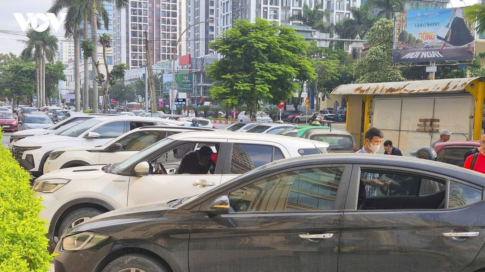Nóng 24h ngày 20/10: Công an điều tra các vụ đập vỡ kính ô tô trong đêm ở Nghệ An