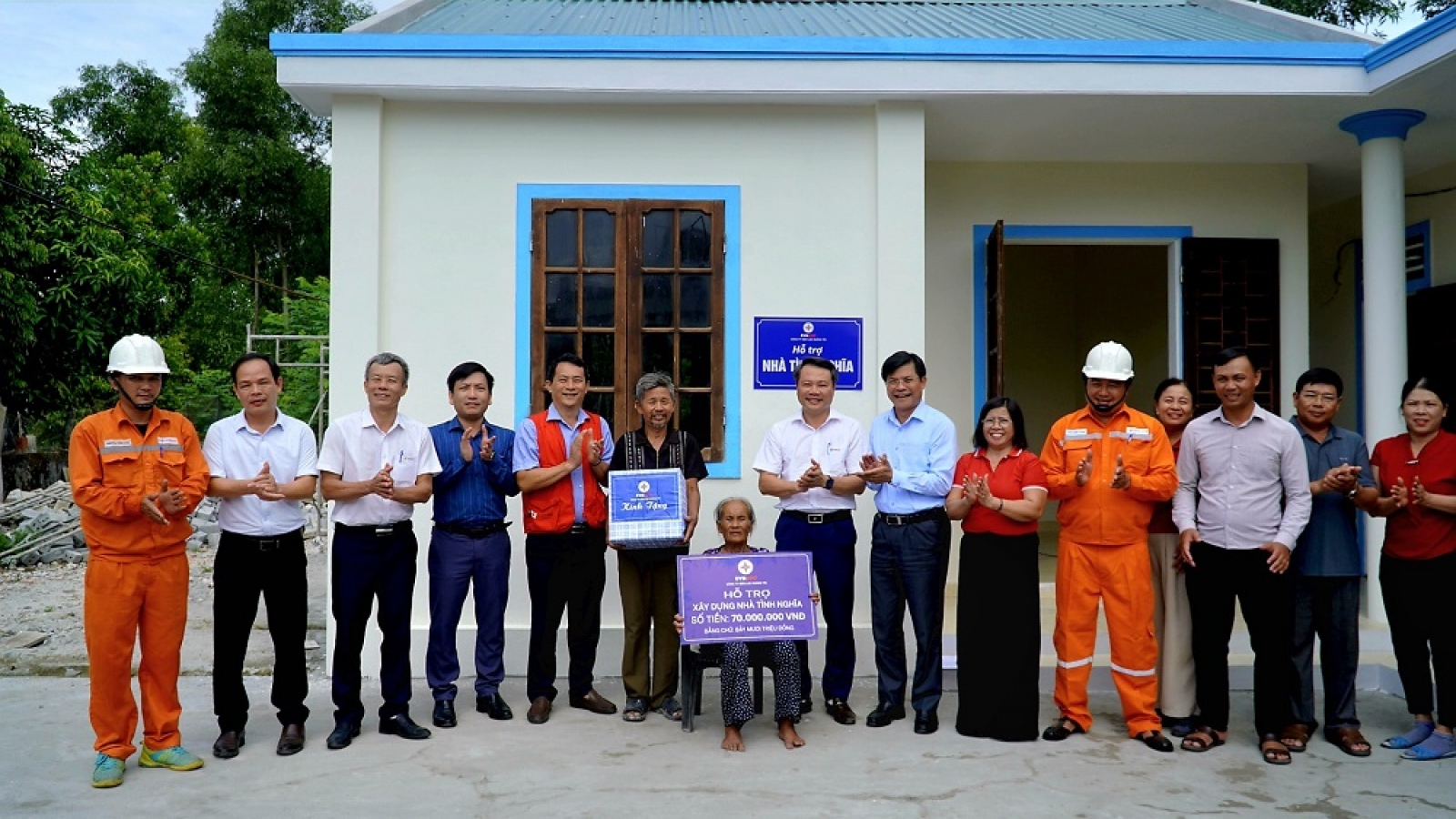 Công ty Điện lực Quảng Trị hỗ trợ xây dựng 10 căn nhà tình nghĩa