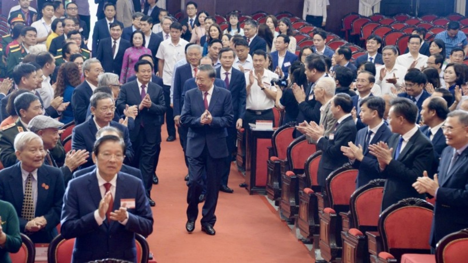 Top leader To Lam presents Ho Chi Minh Order to Central Theory Council