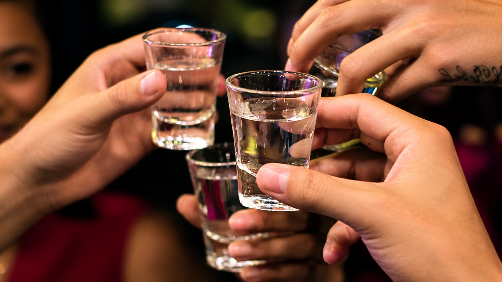 Chỉ vì vài chén rượu, tôi phải trả giá bằng căn bệnh tình dục