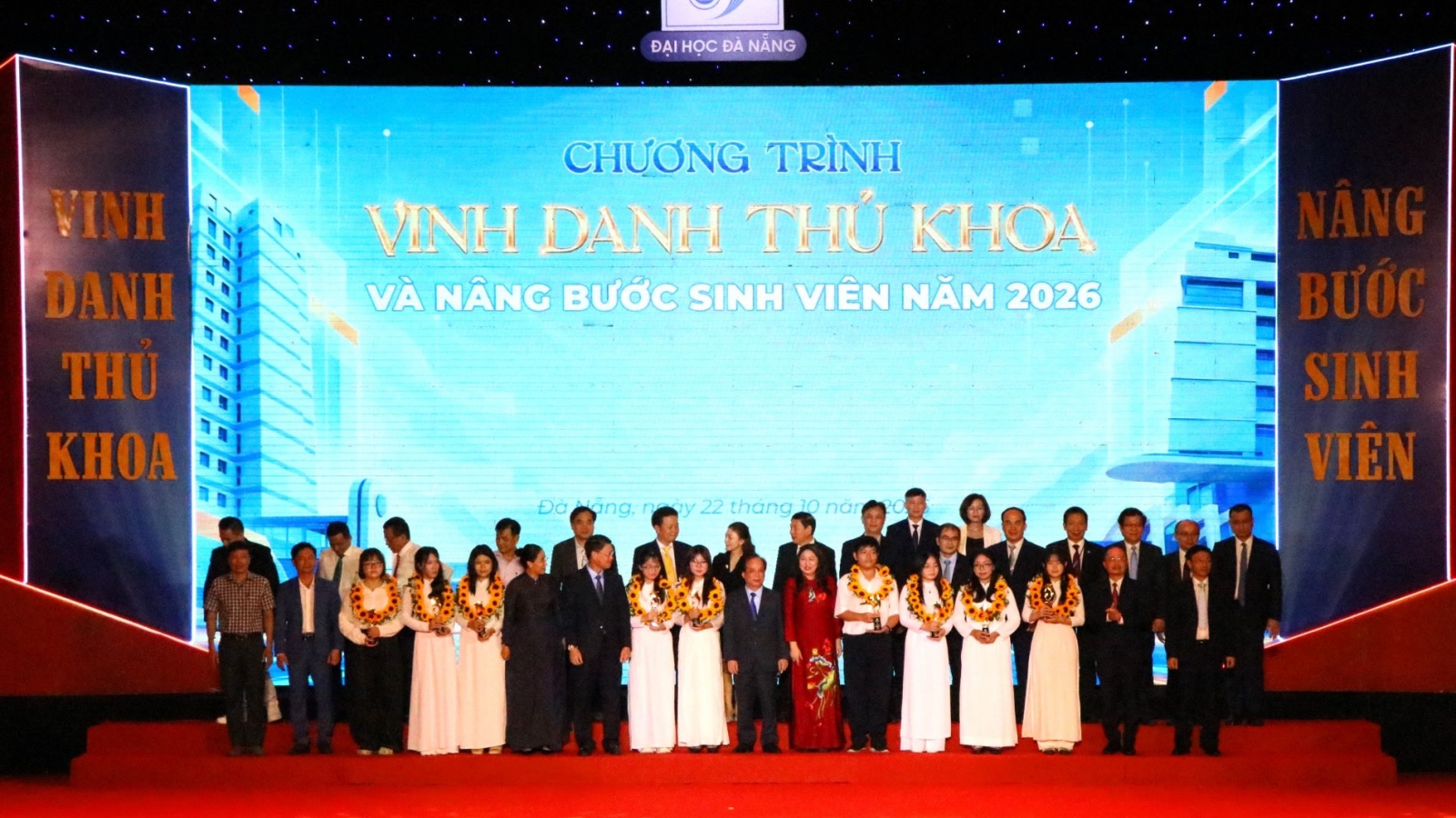 Đại học Đà Nẵng vinh danh thủ khoa và nâng bước sinh viên năm 2026