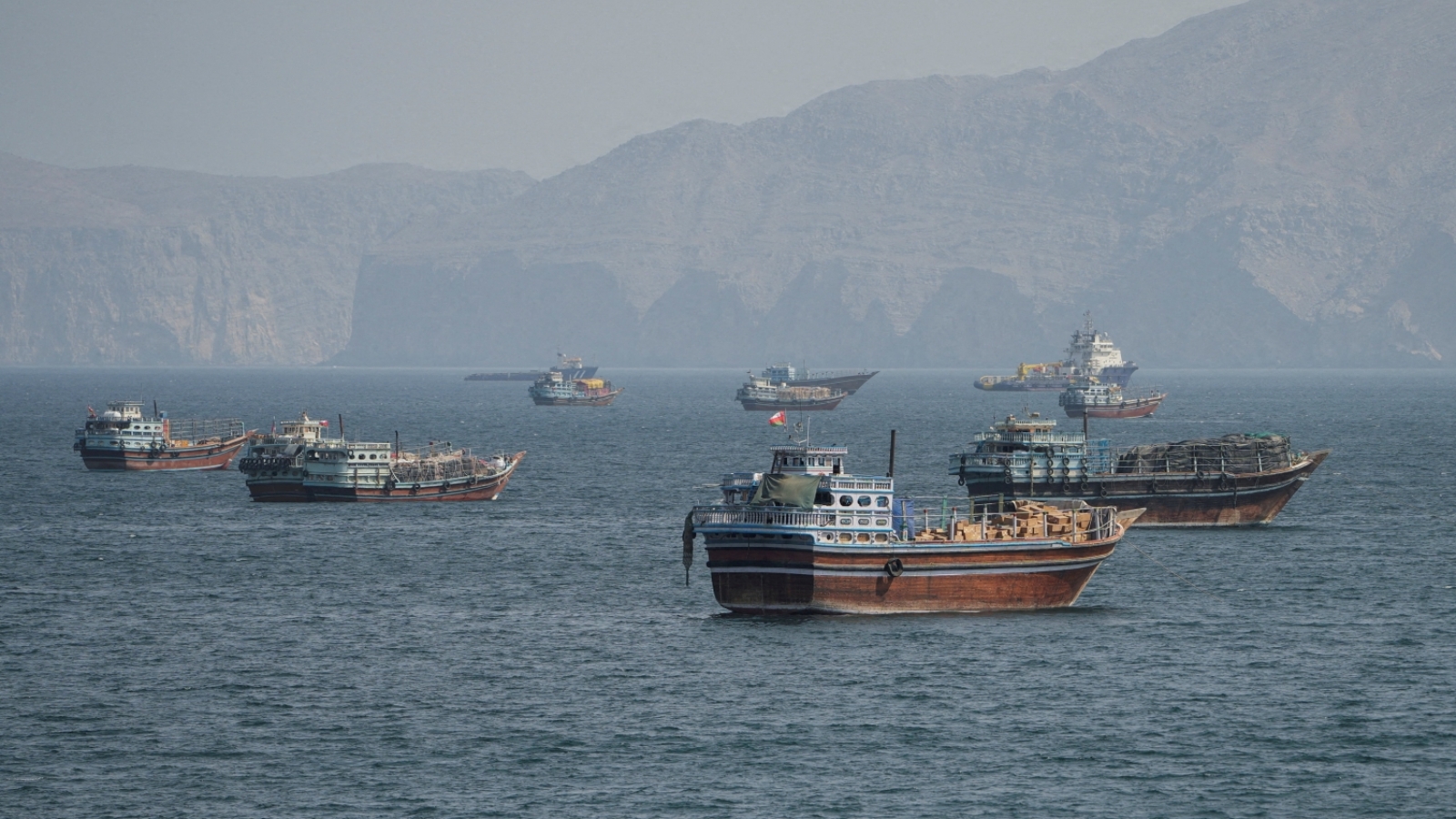 Iran thông báo thêm 2 tàu dầu gặp sự cố tại eo biển Hormuz