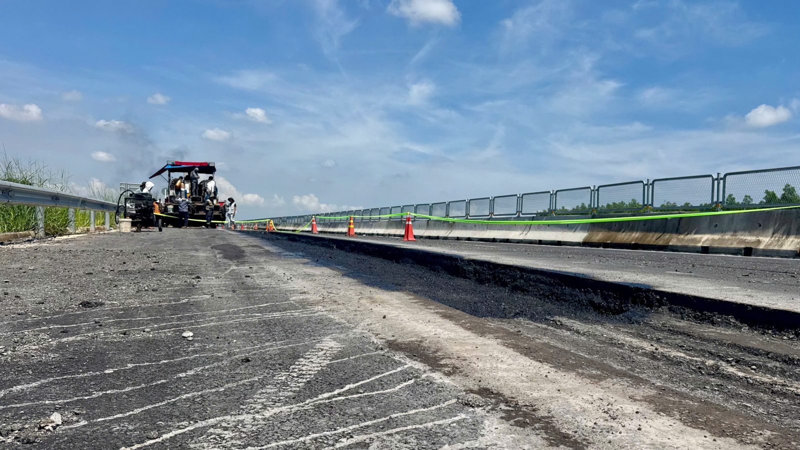 Bắt đầu khắc phục vết nứt trên cao tốc Biên Hoà – Vũng Tàu