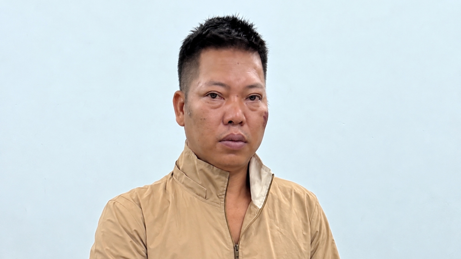 Bắc Ninh khởi tố người đàn ông say rượu đập phá kính 3 ô tô