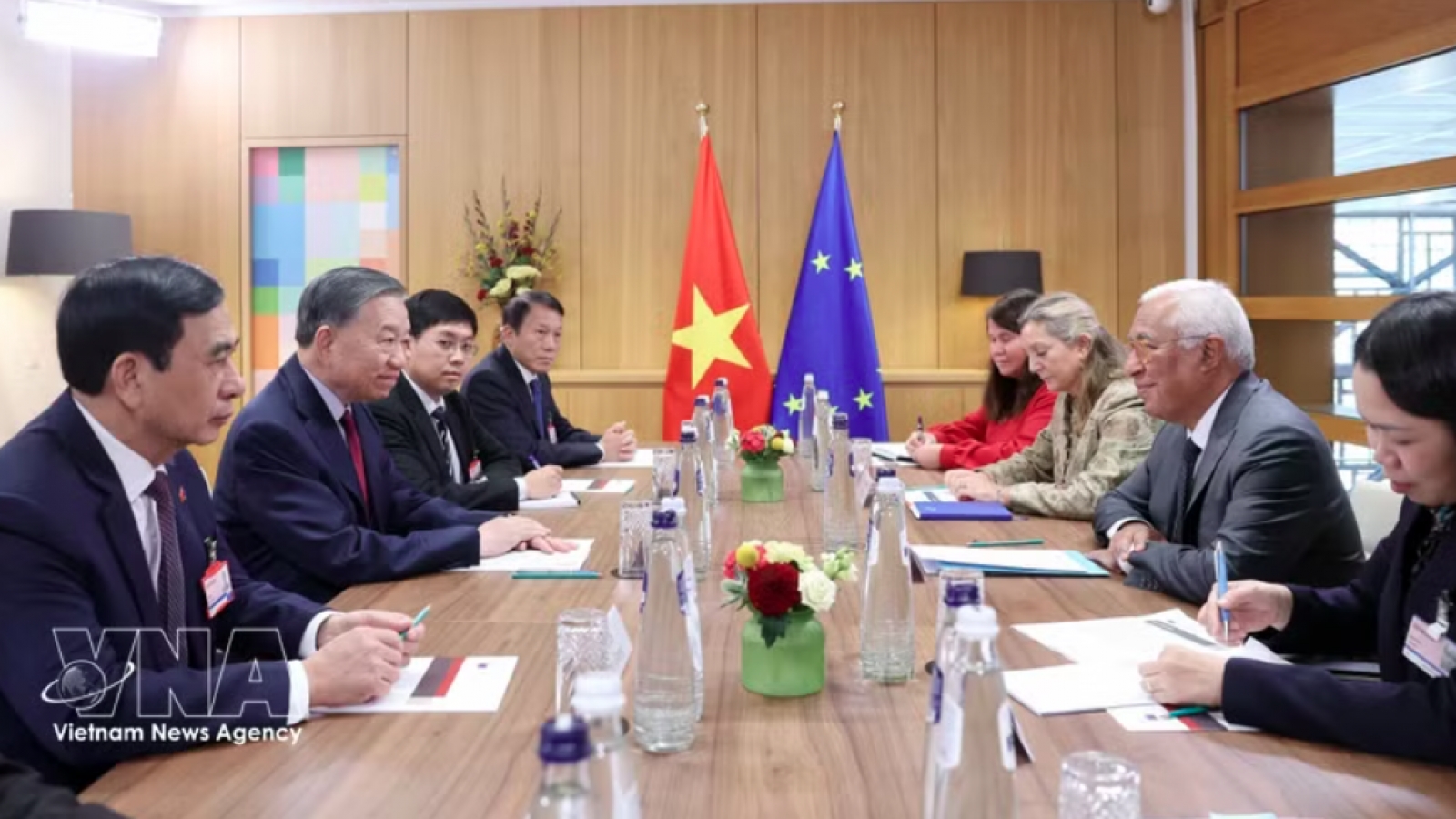 Top leader holds talks with European Council President