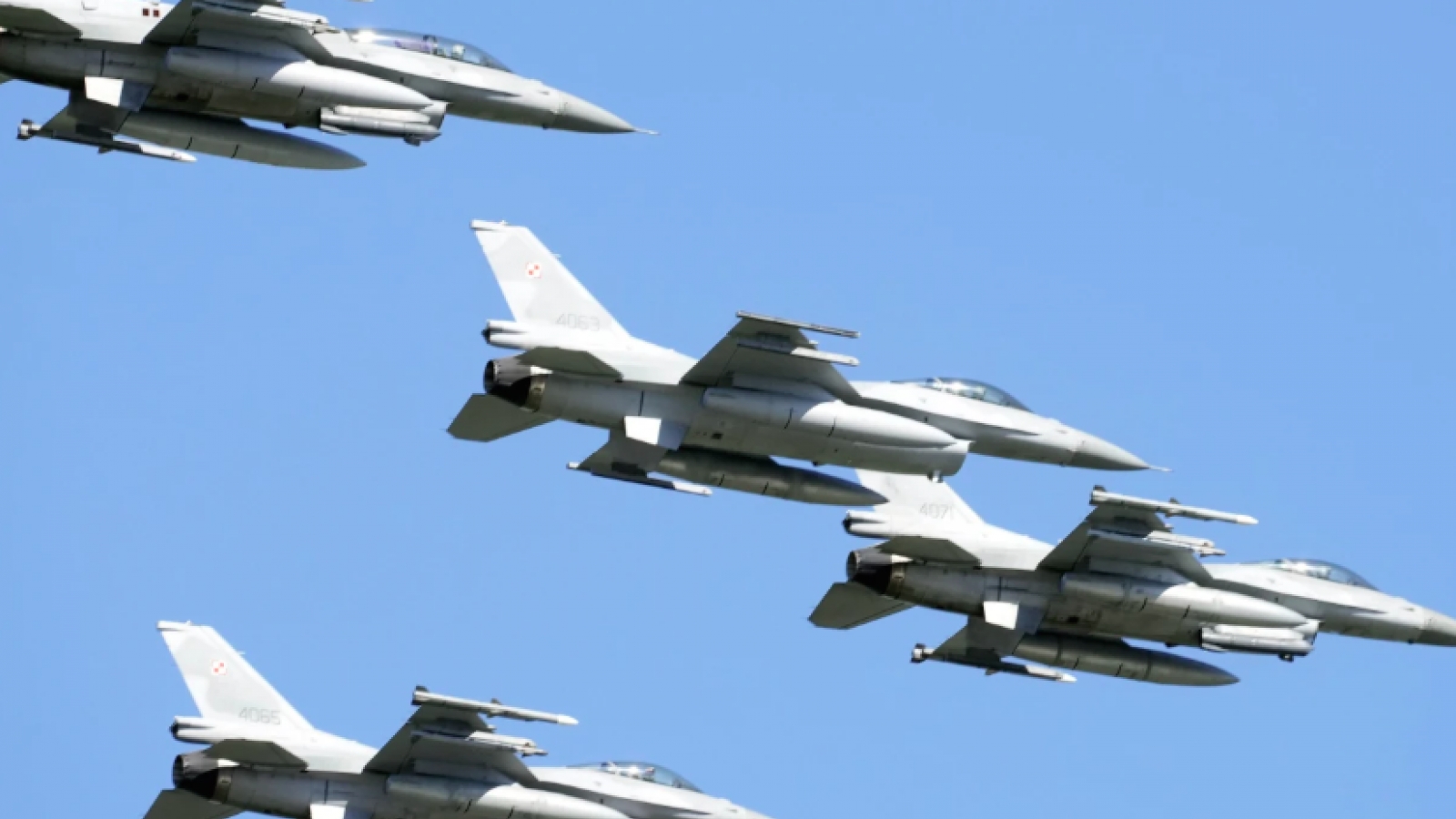 Hơn nửa phi đội F-16 của Ukraine tạm dừng hoạt động, lộ nút thắt 40 tuần