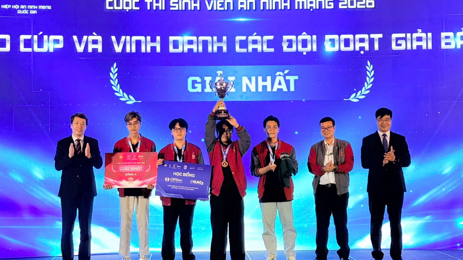 Học viện Bưu chính viễn thông 2 năm liên tiếp giành cúp Sinh viên An ninh mạng