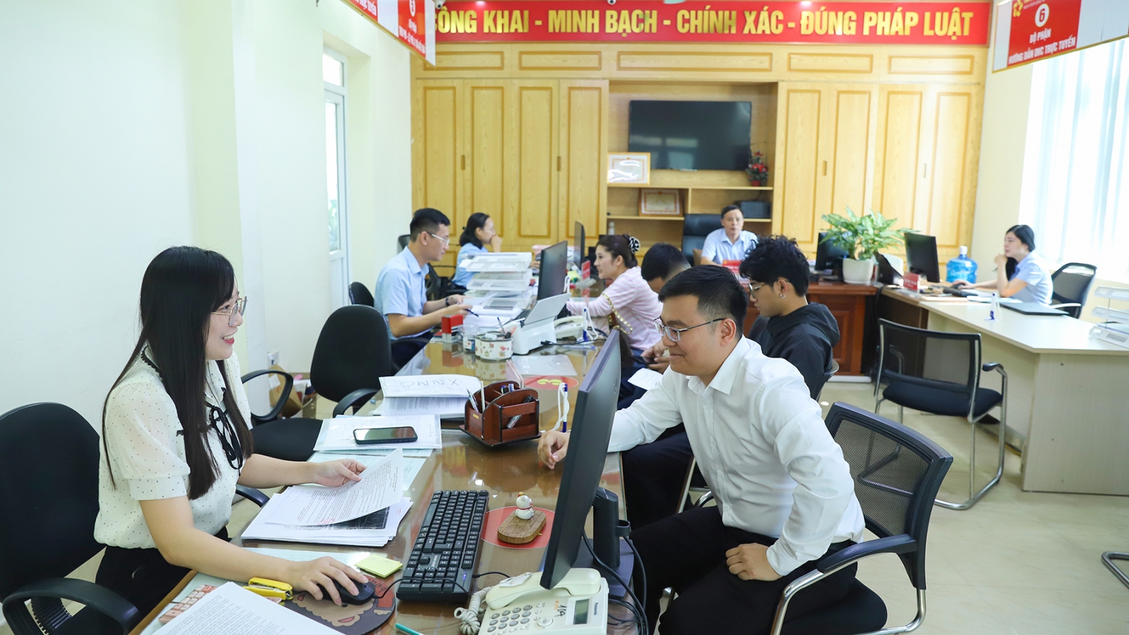 Thủ tục hành chính công tại Quảng Ninh: Thời gian rút ngắn, sự hài lòng tăng lên