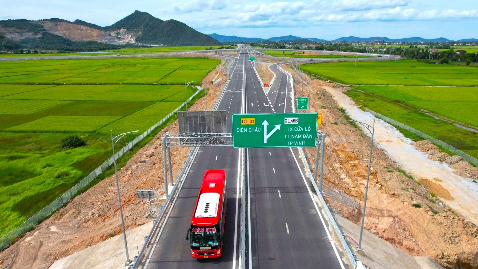 Bộ Xây dựng yêu cầu rà soát an toàn giao thông tại các khu công nghiệp